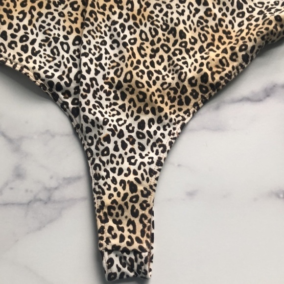 VS PINK NWT Leopard Animal Print Long Sleeve Bodysuit Size S - Picture 8 of 12